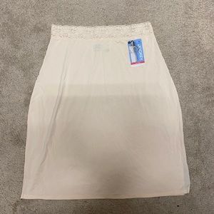 Jockey Half Slip No Panty Line Promise Lace - Medium - Color Sheer Nude